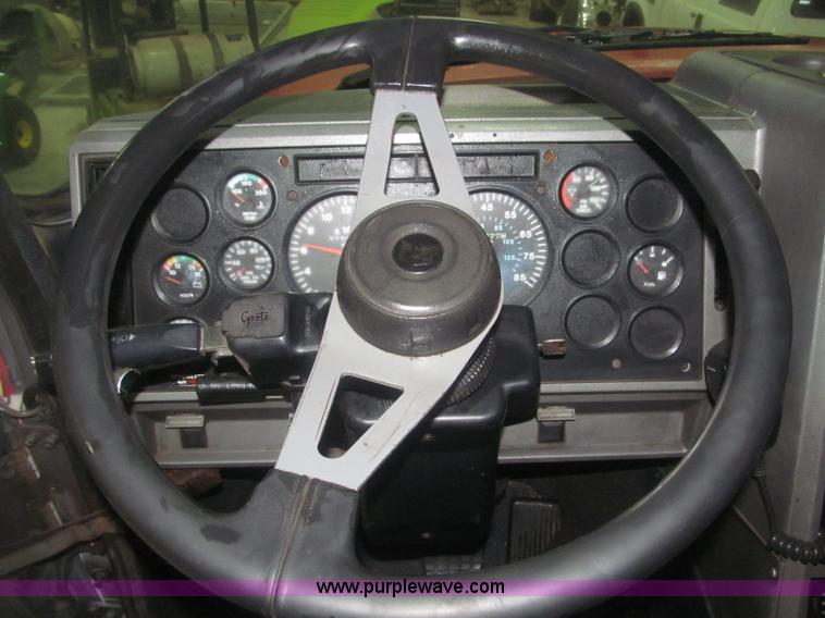 image for item F7208 1993 Mack CH613 silage truck