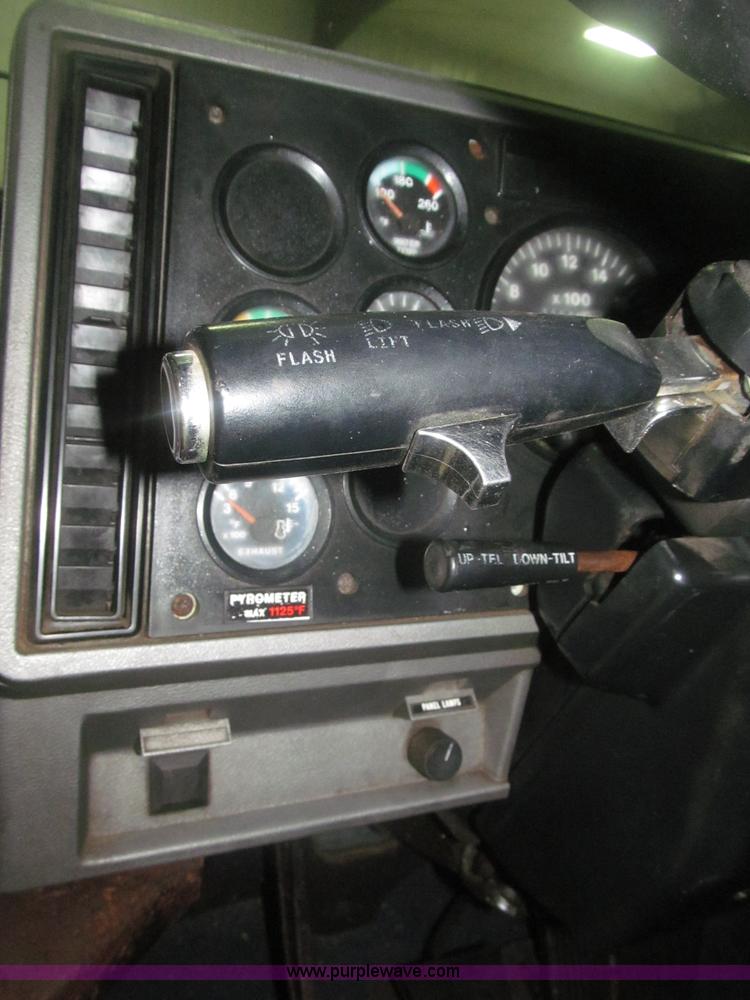 image for item F7208 1993 Mack CH613 silage truck