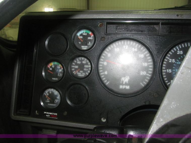 image for item F7208 1993 Mack CH613 silage truck