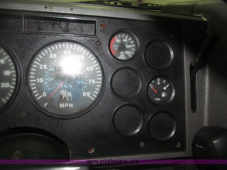 image for item F7208 1993 Mack CH613 silage truck