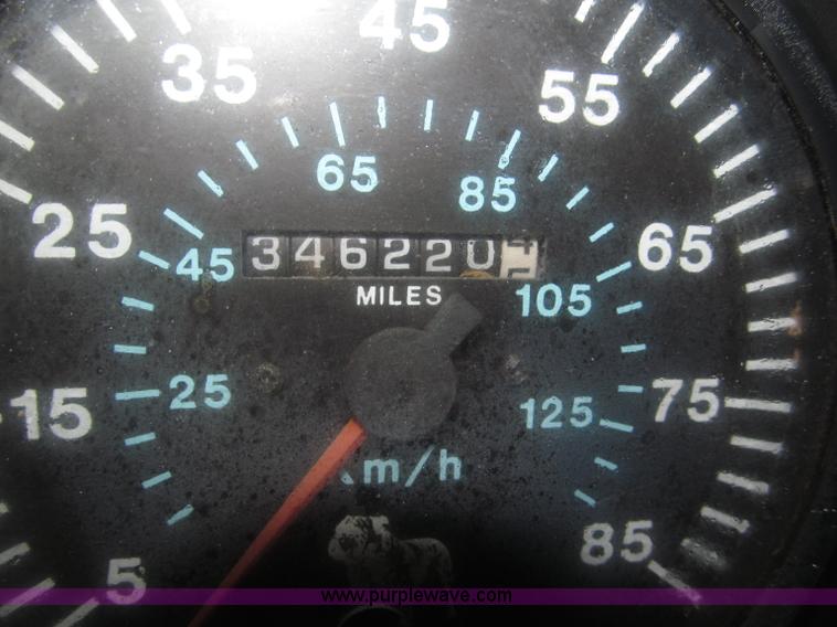 image for item F7208 1993 Mack CH613 silage truck