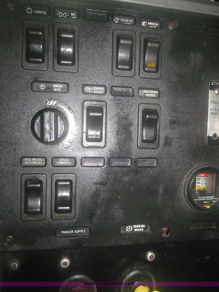 image for item F7208 1993 Mack CH613 silage truck