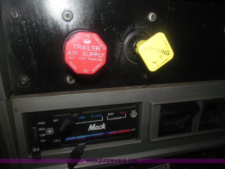 image for item F7208 1993 Mack CH613 silage truck