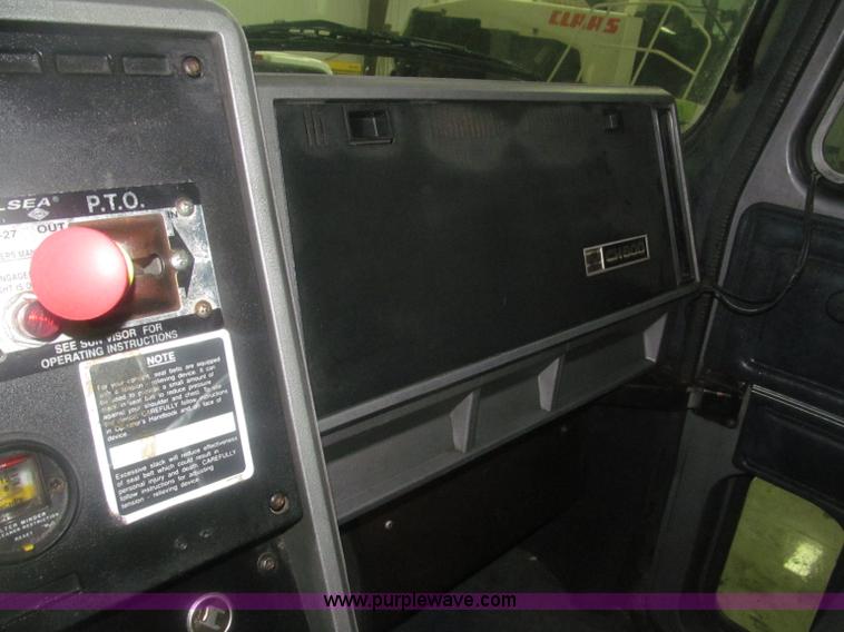 image for item F7208 1993 Mack CH613 silage truck