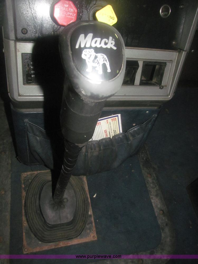 image for item F7208 1993 Mack CH613 silage truck