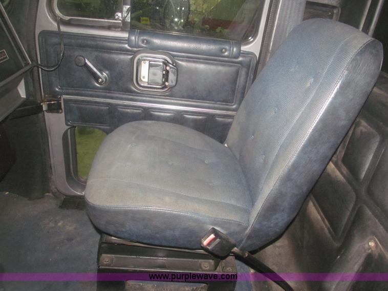 image for item F7208 1993 Mack CH613 silage truck