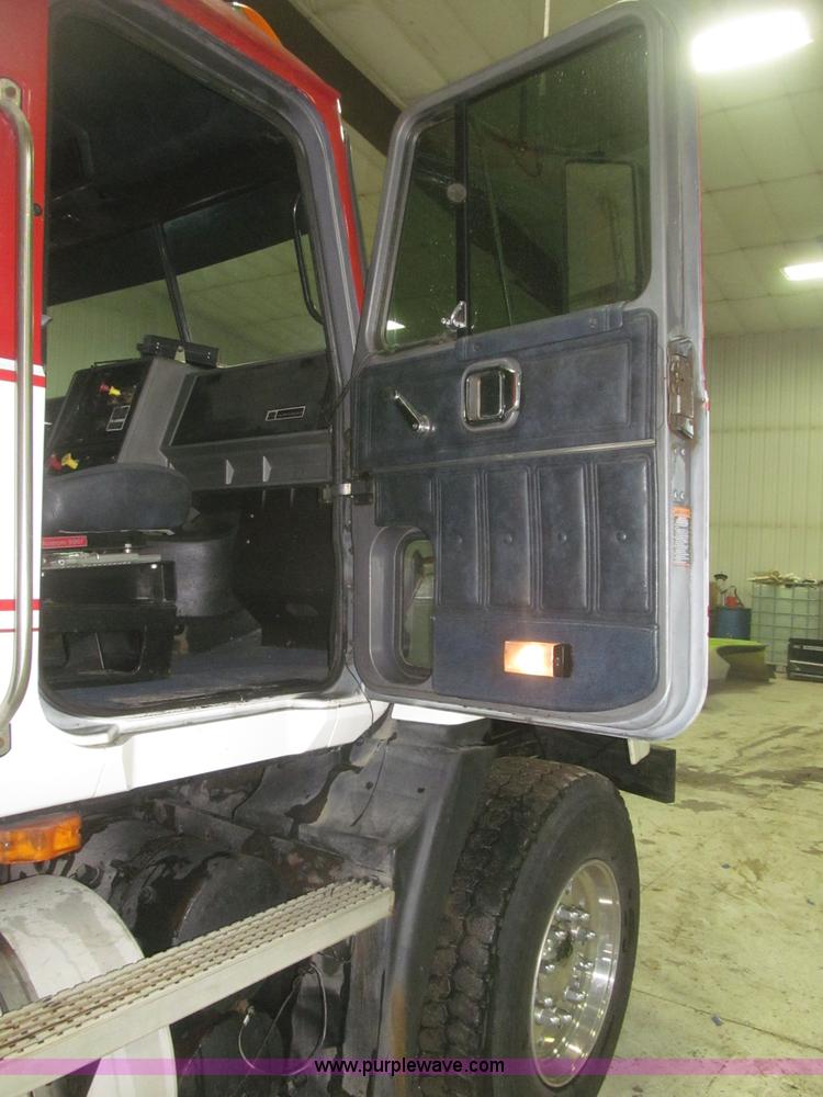 image for item F7208 1993 Mack CH613 silage truck