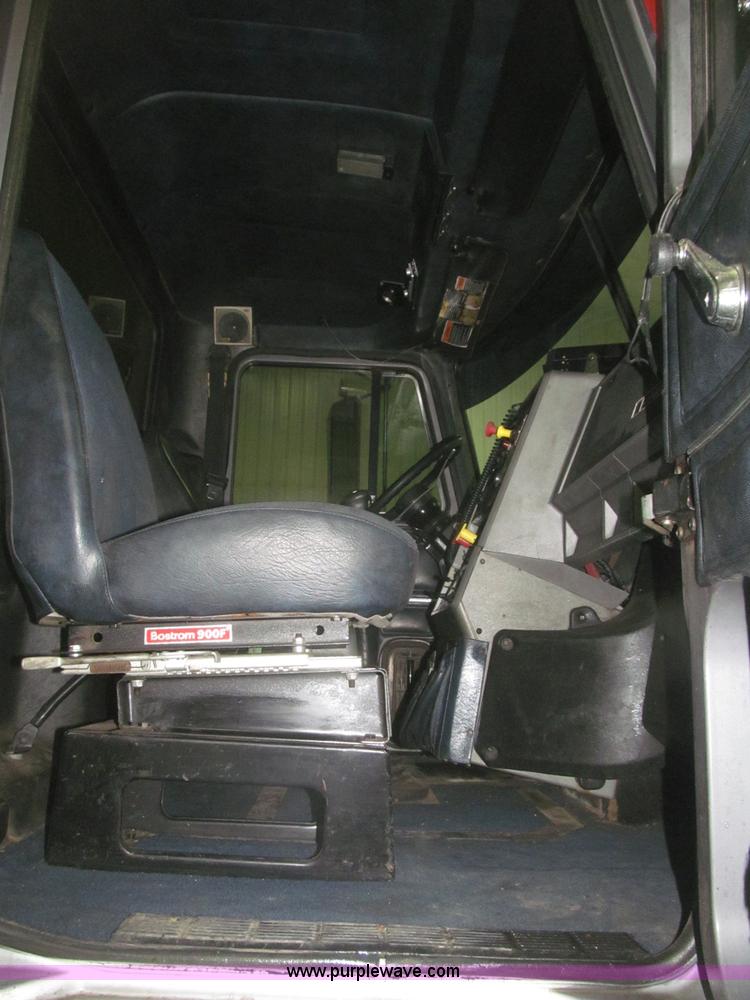 image for item F7208 1993 Mack CH613 silage truck