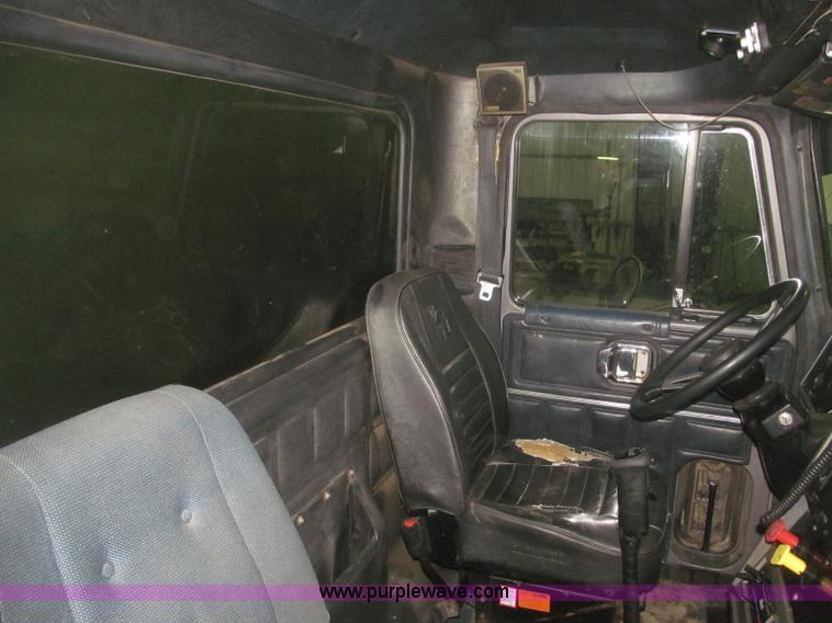 image for item F7208 1993 Mack CH613 silage truck