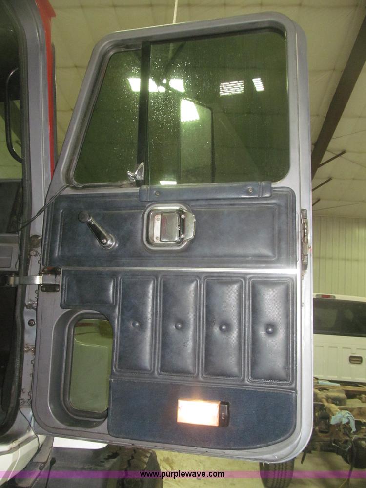 image for item F7208 1993 Mack CH613 silage truck