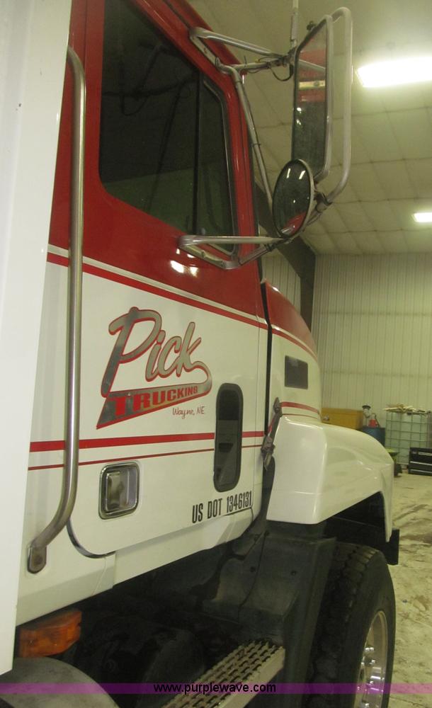 image for item F7208 1993 Mack CH613 silage truck