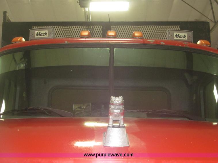 image for item F7208 1993 Mack CH613 silage truck