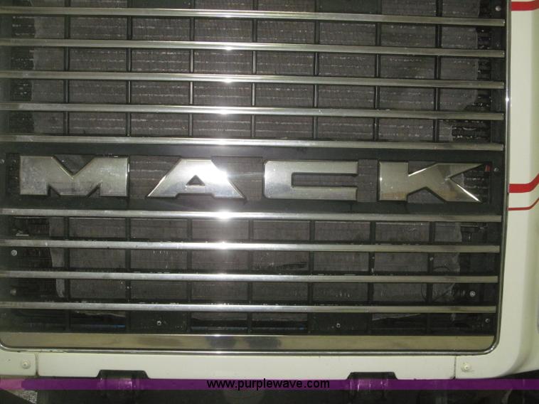 image for item F7208 1993 Mack CH613 silage truck