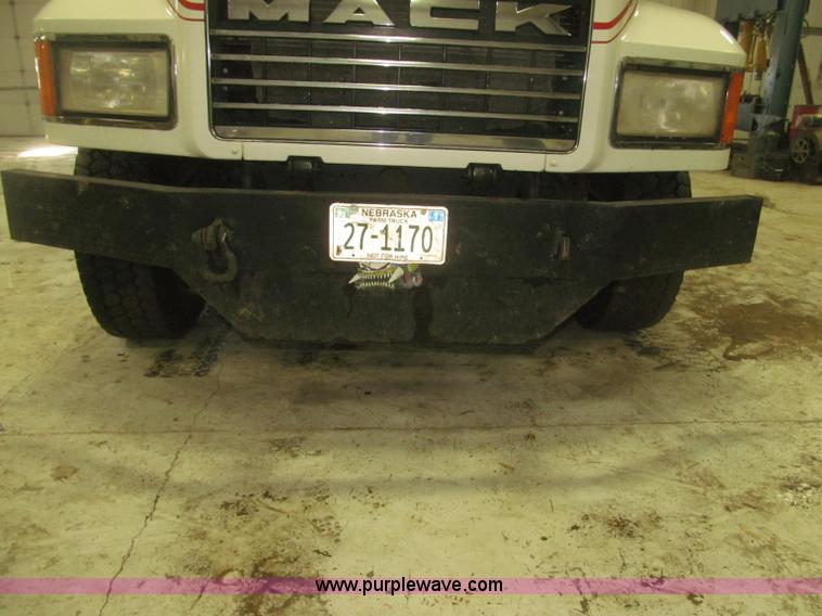 image for item F7208 1993 Mack CH613 silage truck