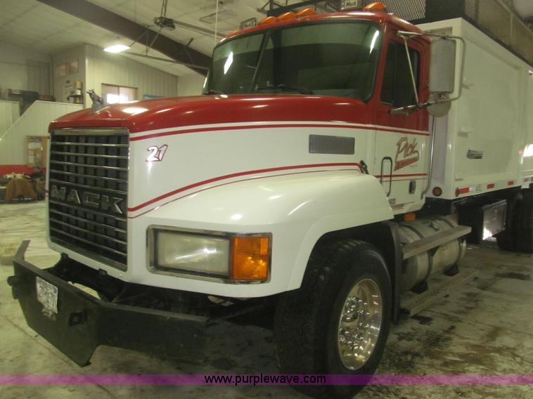 image for item F7208 1993 Mack CH613 silage truck