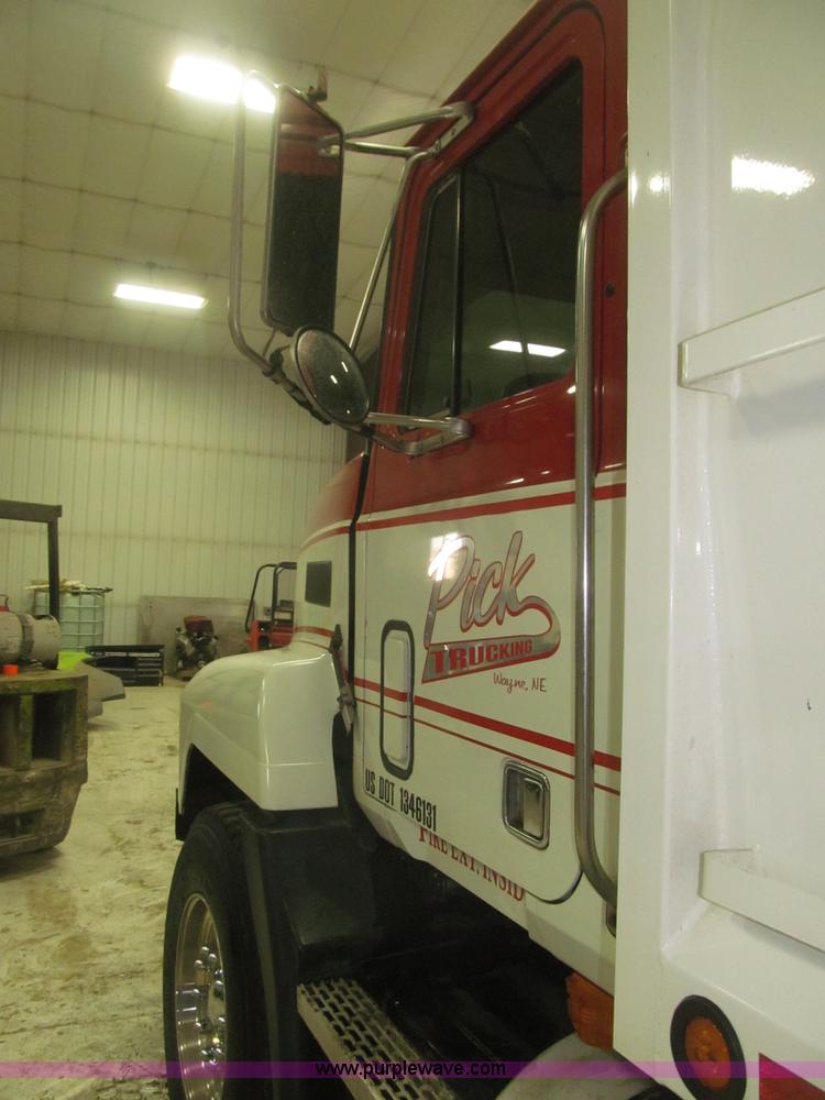 image for item F7208 1993 Mack CH613 silage truck