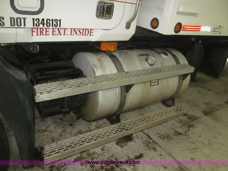 image for item F7208 1993 Mack CH613 silage truck