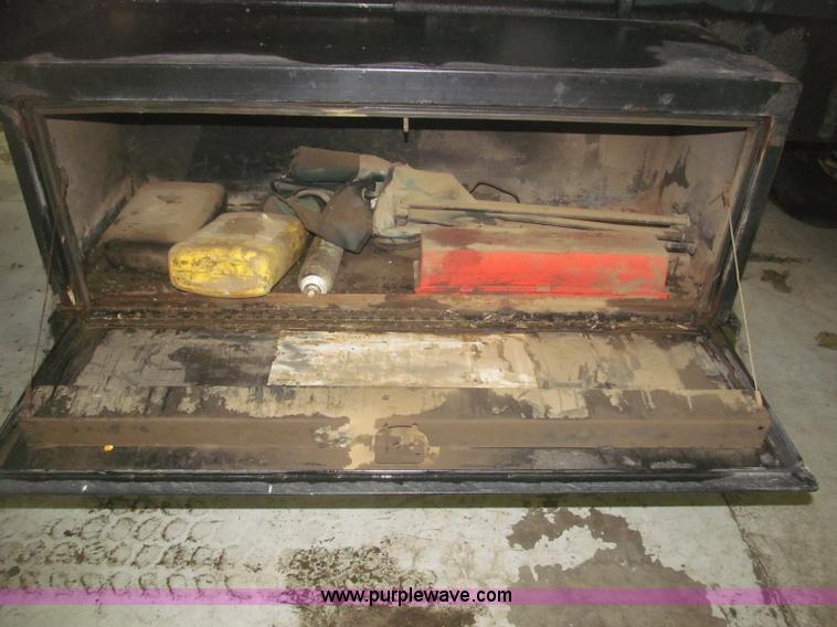 image for item F7208 1993 Mack CH613 silage truck