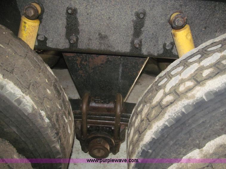 image for item F7208 1993 Mack CH613 silage truck