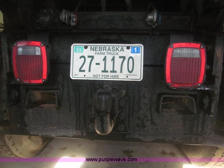 image for item F7208 1993 Mack CH613 silage truck