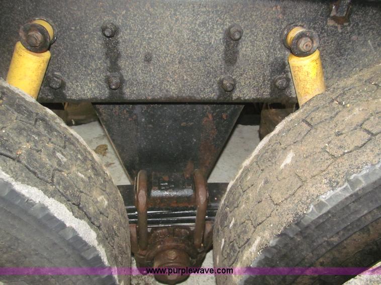 image for item F7208 1993 Mack CH613 silage truck