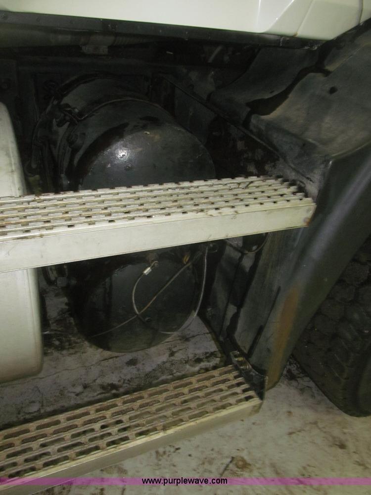 image for item F7208 1993 Mack CH613 silage truck