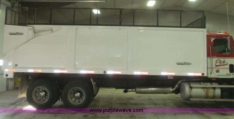 image for item F7208 1993 Mack CH613 silage truck