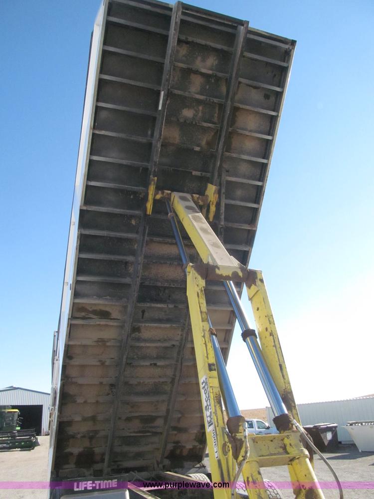 image for item F7208 1993 Mack CH613 silage truck