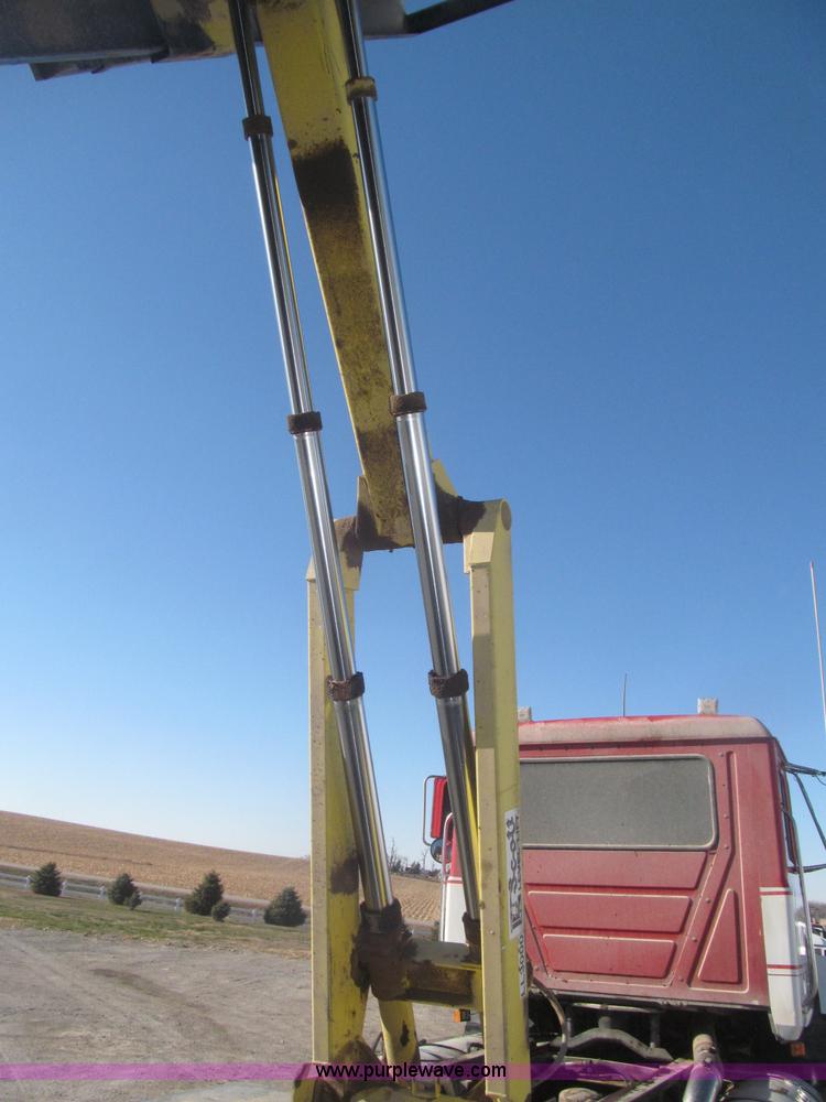 image for item F7208 1993 Mack CH613 silage truck