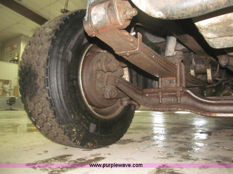 image for item F7208 1993 Mack CH613 silage truck