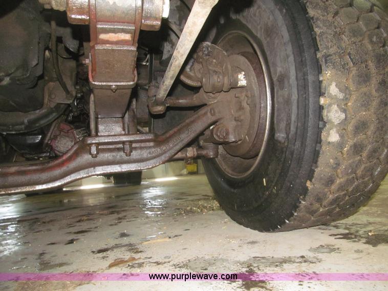 image for item F7208 1993 Mack CH613 silage truck