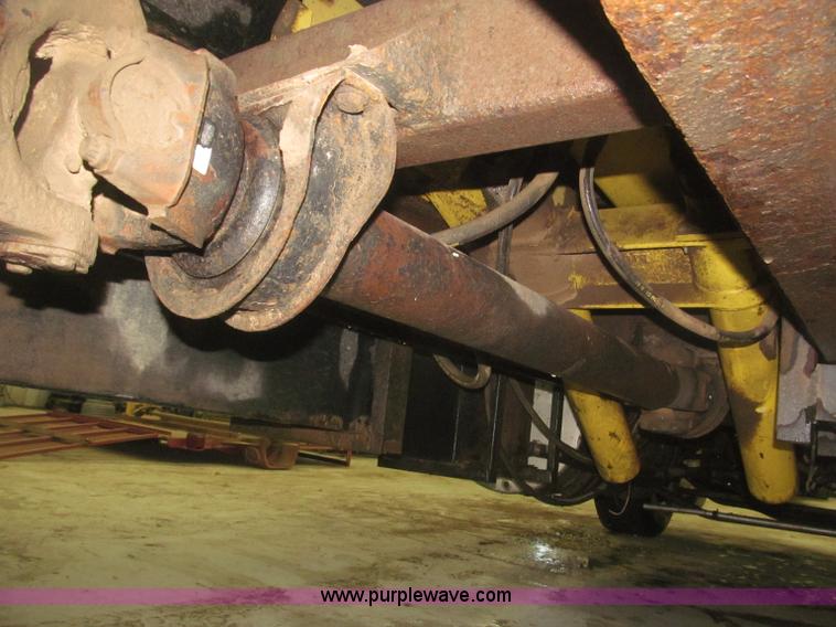 image for item F7208 1993 Mack CH613 silage truck