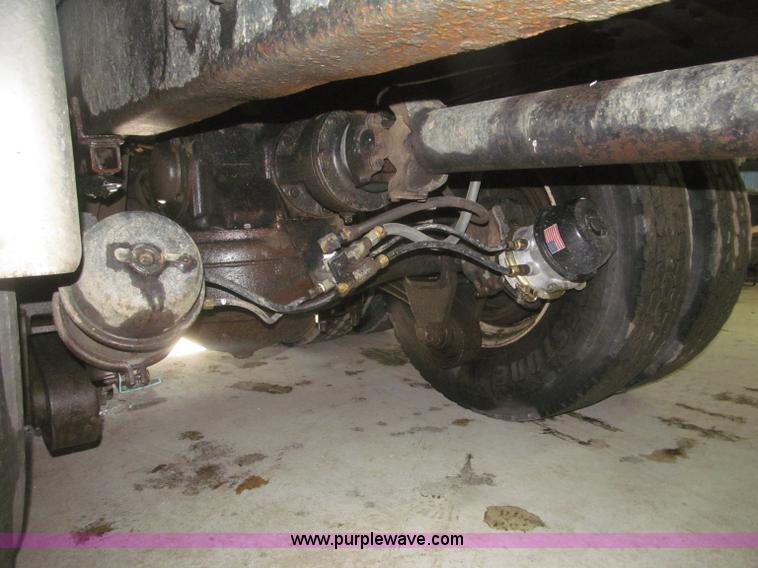 image for item F7208 1993 Mack CH613 silage truck