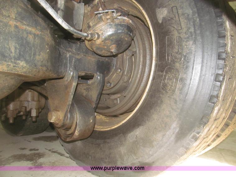 image for item F7208 1993 Mack CH613 silage truck