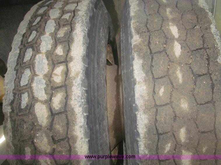 image for item F7208 1993 Mack CH613 silage truck