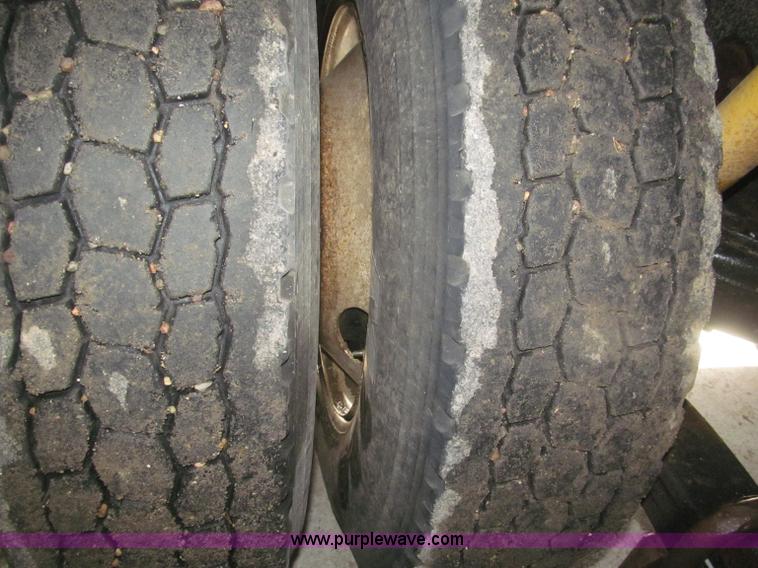 image for item F7208 1993 Mack CH613 silage truck