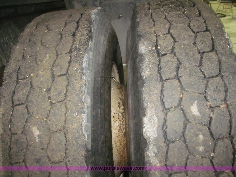 image for item F7208 1993 Mack CH613 silage truck