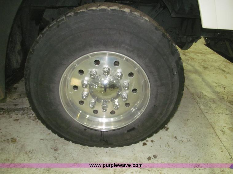 image for item F7208 1993 Mack CH613 silage truck