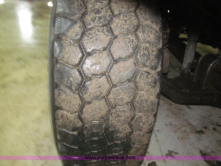 image for item F7208 1993 Mack CH613 silage truck