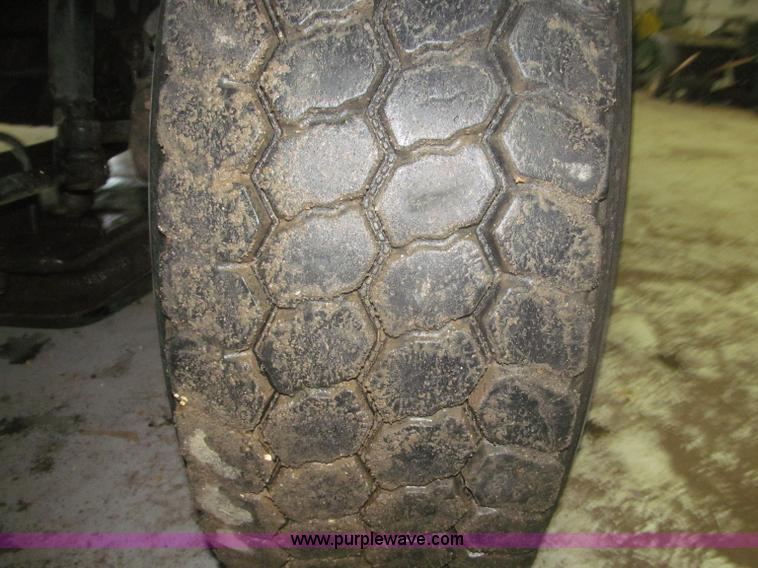 image for item F7208 1993 Mack CH613 silage truck