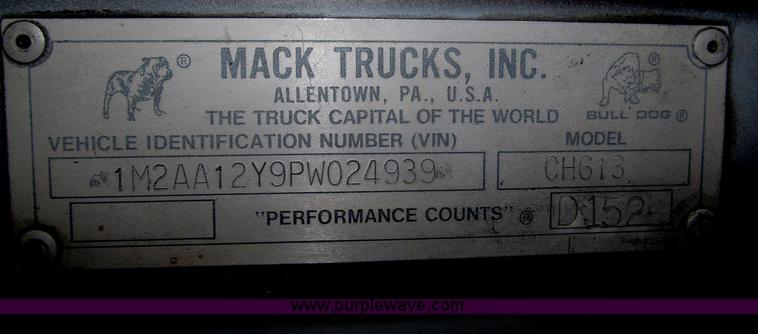 image for item F7208 1993 Mack CH613 silage truck