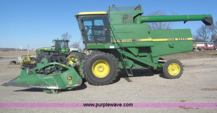 image for item F7209 1982 John Deere 6620 combine