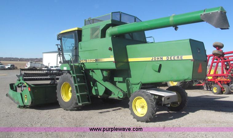 image for item F7209 1982 John Deere 6620 combine