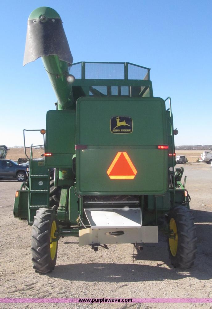 image for item F7209 1982 John Deere 6620 combine