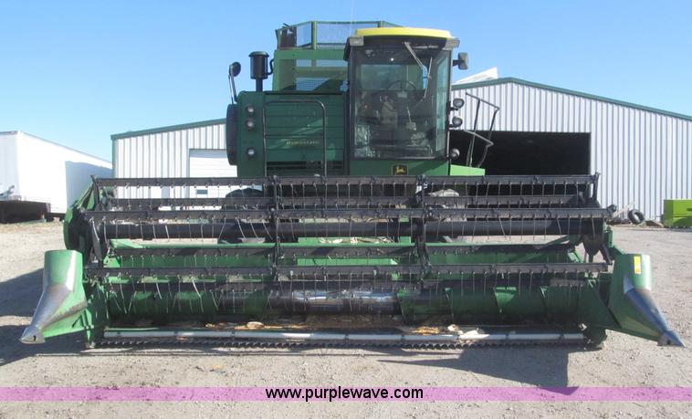 image for item F7209 1982 John Deere 6620 combine