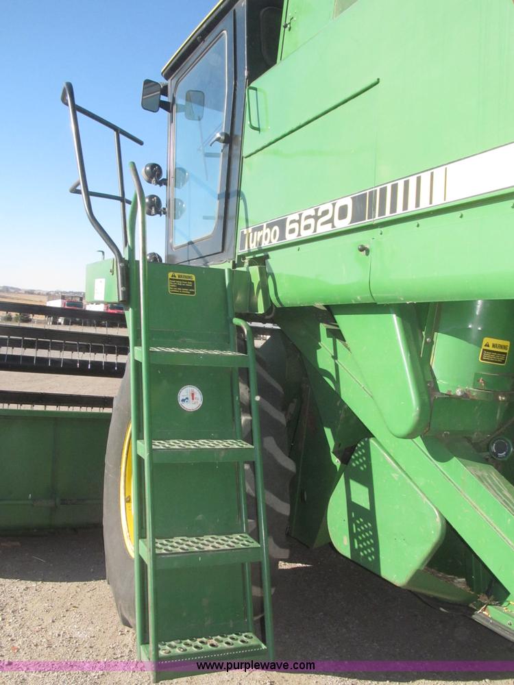 image for item F7209 1982 John Deere 6620 combine
