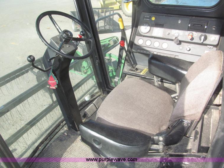 image for item F7209 1982 John Deere 6620 combine