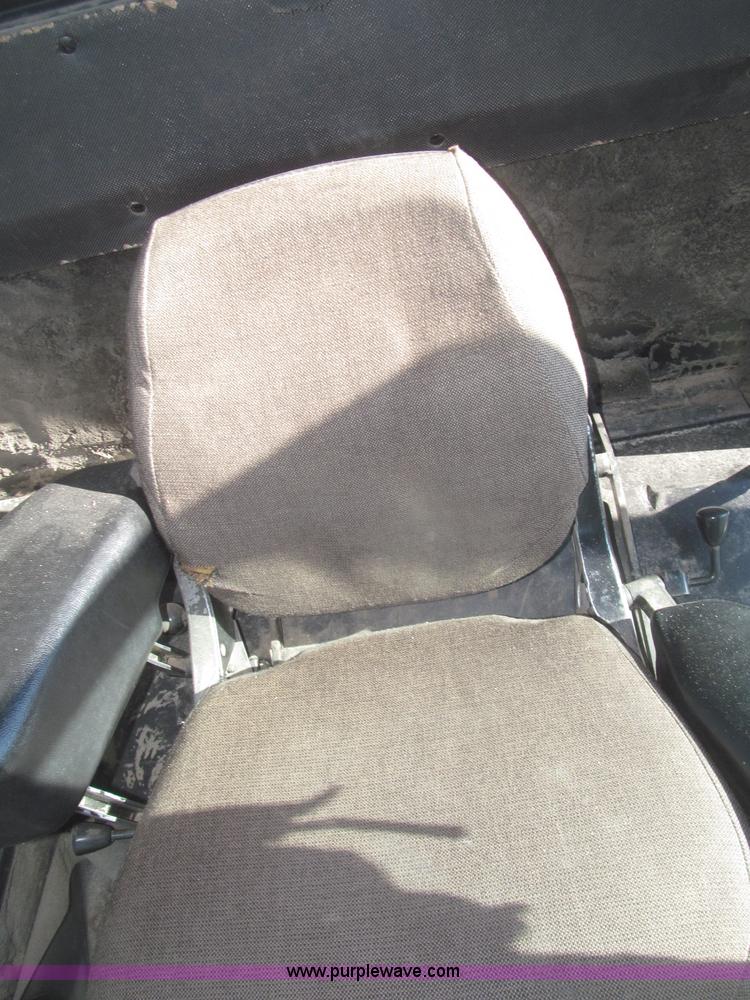 image for item F7209 1982 John Deere 6620 combine