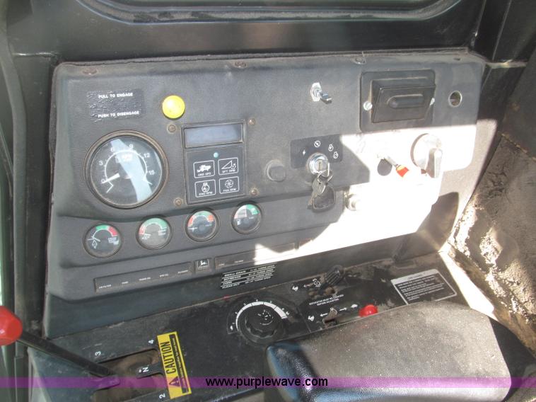 image for item F7209 1982 John Deere 6620 combine