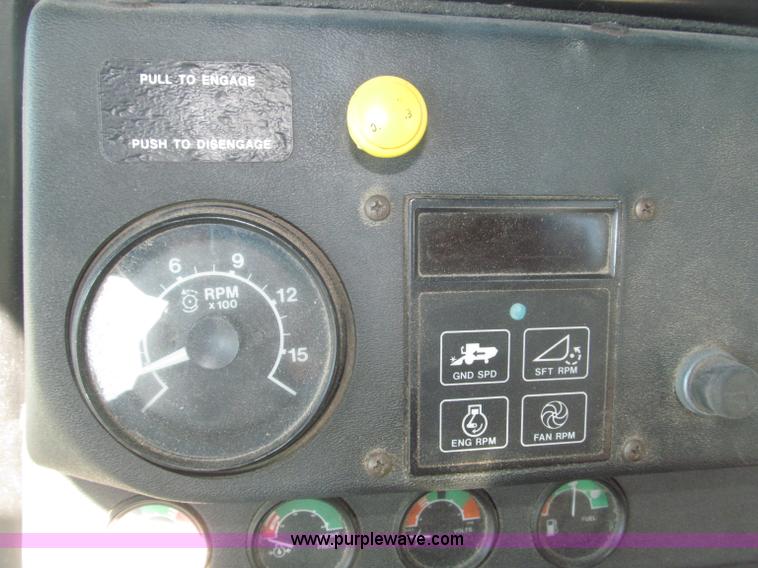 image for item F7209 1982 John Deere 6620 combine